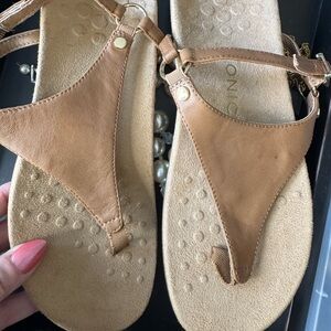 Vionic Tan Size 8